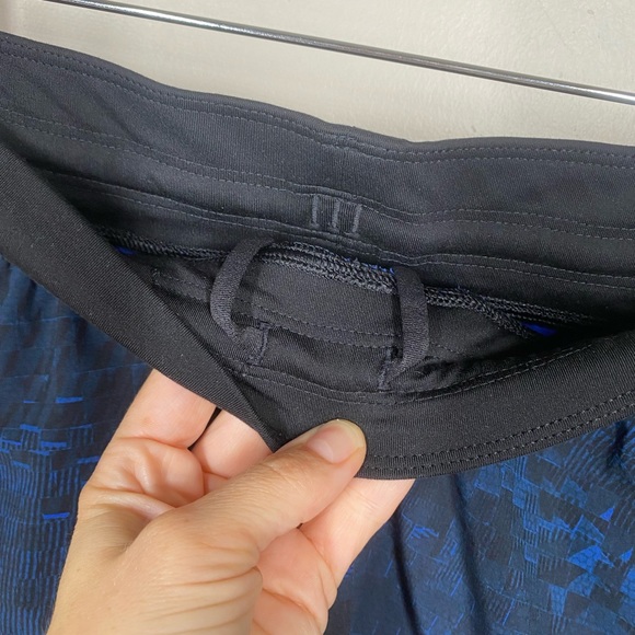 Men's LULULEMON 9.5" Inseam Workout Shorts Medium Blue/Black - Picture 9 of 10